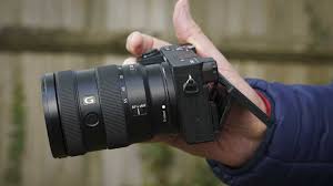 The a6600 measures 4.75 x 2.75 x 2.4 inches and weighs 18 ounces without a lens. Sony A6600 Camera Jabber