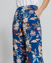Taille marquée devant et élastiquée dos. Pantalon Large Fleuri Bleu Marine 140639635e0a Pimkie