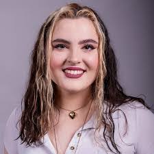 Ella Hardman's Instagram, Twitter & Facebook