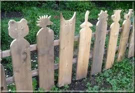 Die Ersten Fotos Von Unserem Neuen Zaun Allerdings Ist Erst Die Erste Seite Fertig Fortsetzung Folgt Die Inspirati Garten Zaun Ideen Zaun Garten