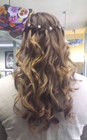 This is the perfect haircut if your hair is not thick enough to pull off a lob. Simple Hairstyle For Graduation Ball Kecemasan C