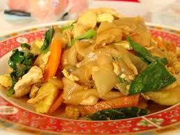 Pad Thai Flat Wide Rice Noodles Sen Yai Recipes Thai Recipes Noodles Food