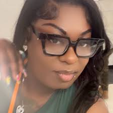 Throwback! 🤣 Sherri surprises her friend (and superstar) @tarajiphenson  with a blast from the past