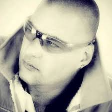 Ware liefde is skaars .. aangenaam dames.. Ek weet ware liefde bestaan nie  op media. Eks nuut hier.