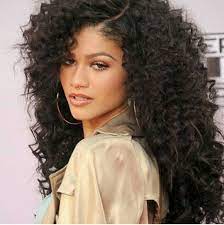 Zendaya S Septum Ring Super Curly Hair Zendaya Hair Long Hair Styles