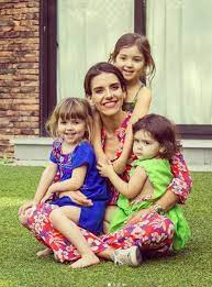 Jul 26, 2021 · la hija menor de nicole y sergio lagos, celeste, ya tiene 7 años y sorprende en las redes por el gran parecido con su mamá, pero no solo en lo que respecta a su físico, sino que también en lo musical. Video Ups Mari Godoy Confeso El Percance Con Sus Hijas Que La Dejo En Crisis M360 Cl