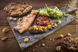 Schlachtplatte Vom Suslander Schwein Rezept Schweinebauch Lebensmittel Essen Schweinefleisch Rezepte