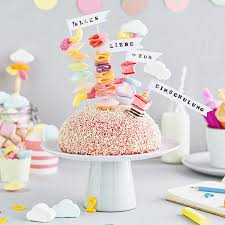 Den kuchen in gleich große dicke scheiben schneiden. Torten Rezepte Torte Dekorieren Verzieren Einfach Schnell