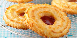 Gateaux Noix De Coco Et Confiture Recettes Recette Gateau Noix De Coco Gateau Noix Recette Petit Gateau