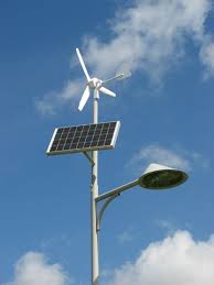 lantaarnpaal op zonnen energie en windenergie dit is milieuvriendelijk en dus goed voor de natuur die wij willen c zonne energie windenergie straatverlichting