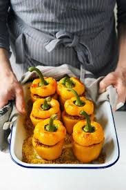Et Si On Commencait A Sortir Les Recettes Qui Font Penser A L Ete Petits Poivrons Farcis A L Orientale Poivrons Farcis Recettes De Cuisine Recette