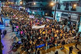 Cientos de chilenos se unen a 'ni una menos' impulsada en argentina para rechazar feminicidio. Cuando El Machismo Mata En Uruguay Y Argentina Ni Una Menos Distintas Latitudes