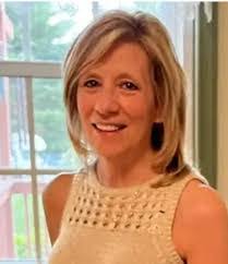 Lisa Czajkowski's Instagram, Twitter & Facebook