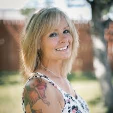 Crystal Desrosiers's Instagram, Twitter & Facebook