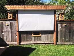 Awesome Outdoor Movie Screen Ideas For Summer Paperblog Backyard Movie Screen Backyard Outdoor Movie Screen