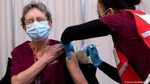 Broadly, the vaccine has minimal side effects, based on tens of thousands of trial recipients and thousands more already receiving the vaccine in the u.k. Covid 19 Risks And Side Effects Of Vaccination Science In Depth Reporting On Science And Technology Dw 20 01 2021