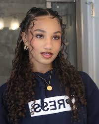 Ashlee West's Instagram, Twitter & Facebook