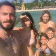 Junto a su esposa gisella gallardo, con quien. Fotos Las Paradisiacas Vacaciones De Mauricio Pinilla Junto A Su Familia En Playa Del Carmen Alairelibre Cl
