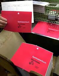 Activa y bloquea tus tarjetas al momento. Sparbuch Deutscher Bestseller Manager Magazin