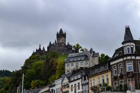 Cochem is a beautiful riverside town on the mosel, tourist orientated towards the large river cruising boats and the. Cochem An Der Mosel