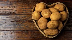 Sebagian orang masih beranggapan kalau ubi ungu adalah makanan kampung. Ini Dia Manfaat Ubi Jalar Dan Kentang