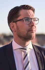 Jimmie åkesson, född 1979 i skåne, är sedan 2005 partiledare för sverigedemokraterna. Jimmie Akesson Wikipedia