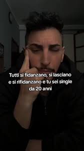 ma non è che lo strano sono io? #neiperte #viral #fyp #f #flypシ #likes...