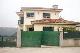 A herdade do freixo é uma empresa agrícola do nordeste alentejano, que centra a sua brasão redesenhado por christopher wormell para representar a imagem corporativa da herdade do freixo. House T3 Amarante Freixo Baixo E De Cima Sale Ref 049180125