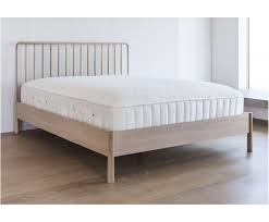 Bett Wycombe Aus Eichenholz Westwingnow Altes Bettgestell Schlafzimmer Rahmen Bett Ideen