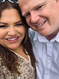 We get married Saturday here are some budget ideas I thought I'd share I  know it's not much but if it helps anyone then that's a bonus we are having  children at