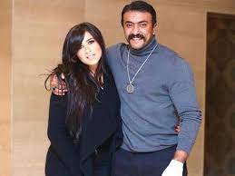 أعلن الفنان أحمد العوضي خضوع زوجته الفنانة ياسمين عبد العزيز لعملية جراحية، طالباً من جمهورها الدعاء لها بالشفاء العاجل. Ø£Ø­Ù…Ø¯ Ø§Ù„Ø¹ÙˆØ¶ÙŠ ÙŠÙƒØ´Ù ØªÙØ§ØµÙŠÙ„ Ø¬Ø¯ÙŠØ¯Ø© Ø¨Ø´Ø£Ù† Ù…Ø±Ø¶ ÙŠØ§Ø³Ù…ÙŠÙ† Ø¹Ø¨Ø¯ Ø§Ù„Ø¹Ø²ÙŠØ² ØªØ¹Ø±Ù Ø¹Ù„Ù‰ Ø§Ù„ØªÙØ§ØµÙŠÙ„ Sabaq Me