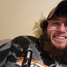 Are there any jobs hiring felons for outdoor work 40+ hours?