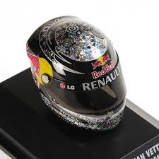 Jacques schulz kommentiert vettel zum weltmeister. Minichamps 381110201 Helmet Vettel Singapore 2011