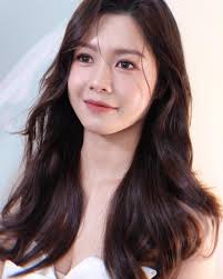 新中式旗袍造型温柔又清冷感您好我是KIMIYO 化妆造型师也是两个孩子的妈妈是工作也是热爱那份坚持的动力来自于