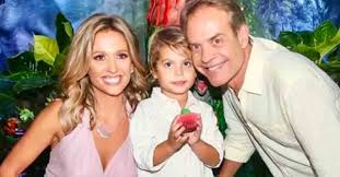 Mell's career began at the age of nineteen when she appeared in a sitcom aired on the sunday program domingo legal (sbt). Luisa Mell Esclarece Boatos De Traicao Estavamos Separados Istoe Independente