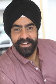 Outsourced" Charlie Curries a Favor from Todd (TV Episode 2011)