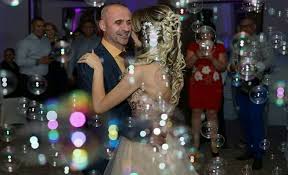 Insula iubirii sezonul 4 episodul 3 online 9 septembrie 2018. Foto Sase Dintre ConcurenÅ£ii De La Insula Iubirii Au Venit La Nunta Lui Liviu Cu Bianca S A Petrecut PanÄ Tarziu In Noapte La Sinandrei