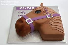Junge hängende hengste some sexbilder. Pferdetorte Luftiger Schokokuchen Mit Erdbeer Quarkfullung Erdbeer Kuchen Pferd Torte Kuchen Kindergeburtstag Pferd