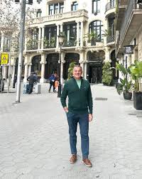 Shalom from Tel Aviv 🇮🇱! I'm Olivier—66, single, Jewish, and originally  French-Italian. I relocated to Israel from Barcelona and am now happily  settled here. העברית המדוברת שלי ברמה בינונית (ממש לא מושלמת,