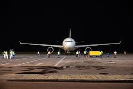 Croix rouge sur smsp, spécialiste de la vente en ligne de matériel médical et de premier secours à destination des professionnels. Comment L Onu Assure Le Soutien Logistique De La Reponse Mondiale A La Covid 19 United Nations