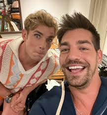 Mary Matt's Instagram, Twitter & Facebook