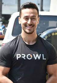 Fix Your Patchy Beard For Good The Top Ways To Cover Bald Spots Tiger Shroff Patchy Beard Tiger Shroff Body