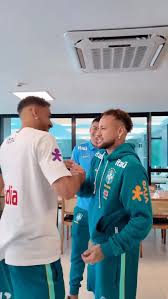 Com Neymar e cia a sele&ccedil;&atilde;o se apresentou hoje para a prepara&ccedil;&atilde;o pra copa do  mundo 🇧🇷🏆, 🎥 @brasil