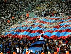 Zamanında göztepe ve karşıyaka taraftarları izmir atatürk spor salonundaki maçlarda maytap yakmayı denediler. Trabzonspor Dan Taraftara Duyuru