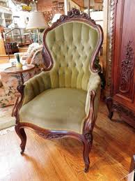 Pin By Cinthia Arevalo On Beautiful Chairs And Sofas Victorian Chair Victorian Furniture Decor Classic Home Decor
