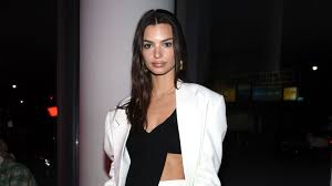 Auf instagram teilte das model schnappschüsse, die sie in. Will Model Emily Ratajkowski Bald Nachwuchs Bekommen Promiflash De