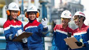 Lowongan fresh graduate pt pertamina (persero) 2017 pertamina membuka kesempatan kepada putra dan putri terbaik indonesia untuk menjadi energi terbarukan pertamina yang clean, competitive, confident, customer focused, capable dan commercial, adapun persyaratannya sebagai berikut : Rekrutmen Pertamina Ini Syarat Cara Daftar Lewat Jalur Bimbingan Profesi Sarjana Gratis Tribunstyle Com
