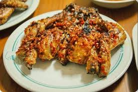 Seperti ayam penyet, ayam geprek, ayam bakar kecap, hingga ayam bakar taliwang khas lombok yang lezat. Resep Ayam Bakar Taliwang Khas Lombok