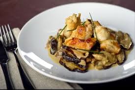 Recette De Fricassee De Poulet A La Creme Et Champignons Facile Et Rapide Recette Fricassee De Poulet Recette De Fricassee Recette Italienne