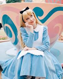 Marie On Instagram Alice In Wonderland Teacuptuesday Aliceinwonderland Hkdl Hongkongdisneyland Disney Cosplay Disney Disney Dresses